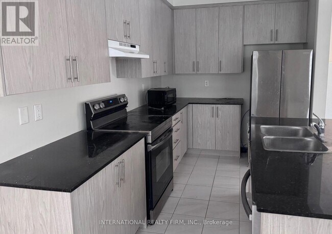 1222 Plymouth Dr in Oshawa, ON - Building Photo - Building Photo