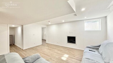 15 Sleepy Hollow Pl in Whitby, ON - Building Photo - Building Photo