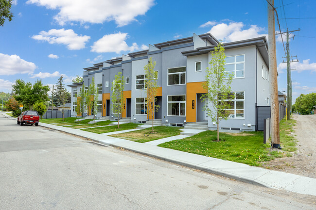 516 32 St NW in Calgary, AB - Building Photo - Building Photo