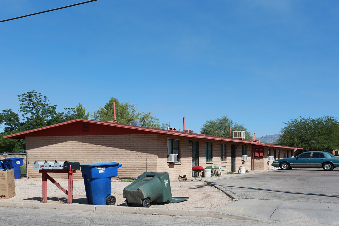 5827 E 26th St in Tucson, AZ - Building Photo