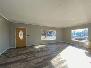 300 E Lake St in Mount Shasta, CA - Building Photo - Building Photo