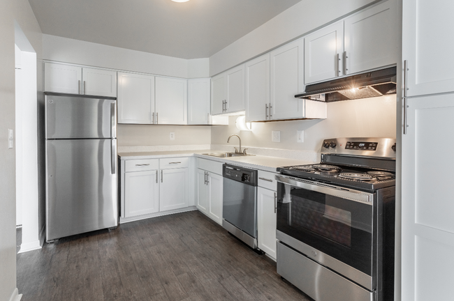 Pine Ridge Apartments - Southfield, MI in Southfield, MI - Building Photo - Building Photo
