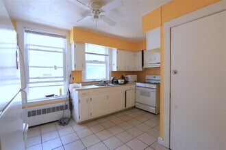 1102 Broadway in Somerville, MA - Foto de edificio - Building Photo
