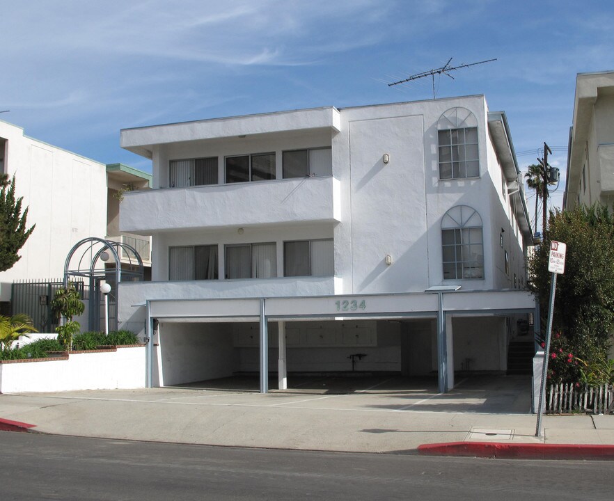 1234 Saltair Ave in Los Angeles, CA - Building Photo