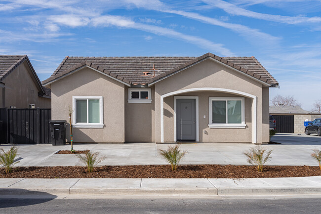 7000 Paige Elizabeth in Bakersfield, CA - Building Photo - Building Photo