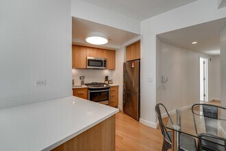 625W W 57th St in New York, NY - Building Photo - Building Photo