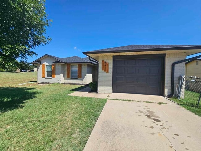 6611 NW Ferris Ave in Lawton, OK - Building Photo - Building Photo