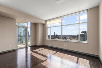 Gables Park 17 in Dallas, TX - Foto de edificio - Interior Photo