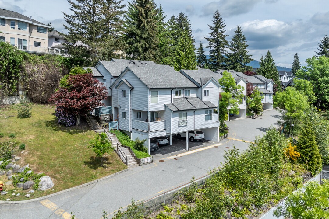 2850 Rambler Way in Coquitlam, BC - Building Photo