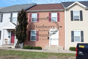 1117 N Byrne Rd in Toledo, OH - Building Photo