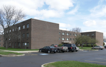 Crystal Terrace Apartments in Crystal Lake, IL - Building Photo - Building Photo