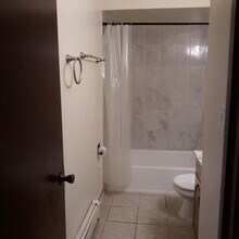 490 Pleasant Run Dr, Unit 490-F in Wheeling, IL - Building Photo - Building Photo