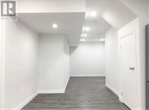 19 Cobb St in Aurora, ON - Building Photo - Building Photo