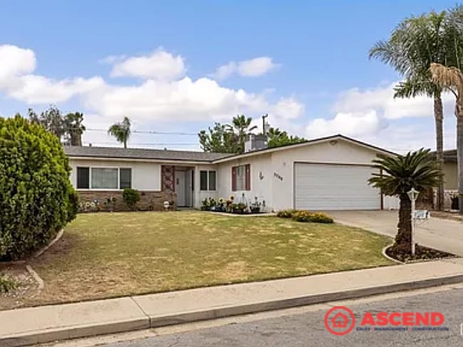 3700 Wenatchee Ave in Bakersfield, CA - Building Photo - Building Photo