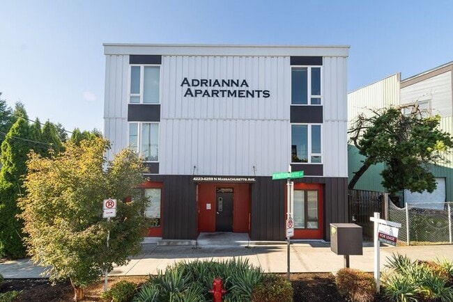 4235 N Massachusetts Ave in Portland, OR - Building Photo - Building Photo
