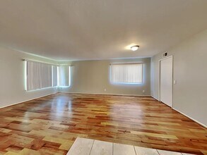 22726 Ingomar St in Los Angeles, CA - Building Photo - Building Photo