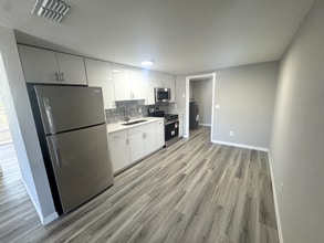 5928-5930 13th St Ct E in Bradenton, FL - Foto de edificio - Building Photo