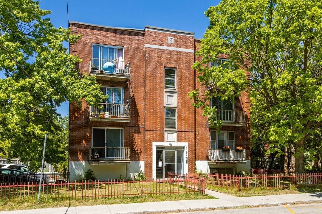 4891-4897 Barclay Av in Montréal, QC - Building Photo