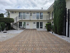 12361 - 12365 El Rey Pl in Garden Grove, CA - Foto de edificio - Building Photo