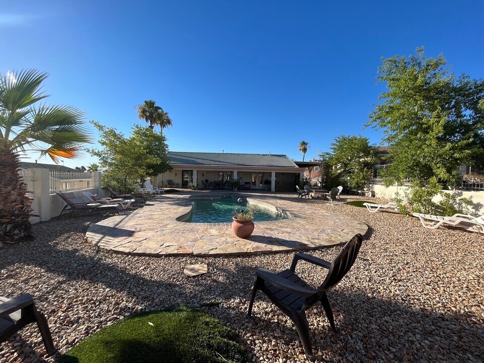 2760 Inverness Dr in Lake Havasu City, AZ - Building Photo
