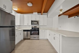 2159 La Canada Crest Dr in La Cañada Flintridge, CA - Building Photo - Building Photo