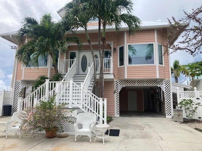 1200 Butterfly Ct in Marco Island, FL - Building Photo - Building Photo