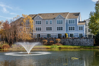 409 Copper Square Dr-Unit -409 in Bethel, CT - Foto de edificio - Building Photo