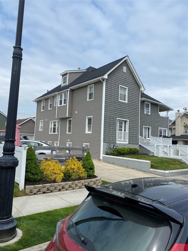 property at 265 E Chester St
