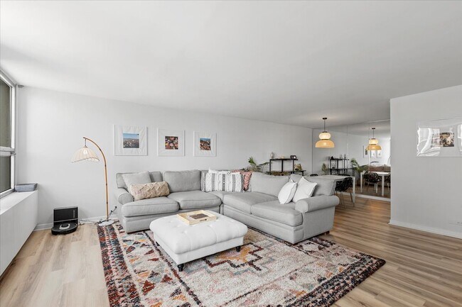 2626 N Lakeview Ave in Chicago, IL - Building Photo - Building Photo