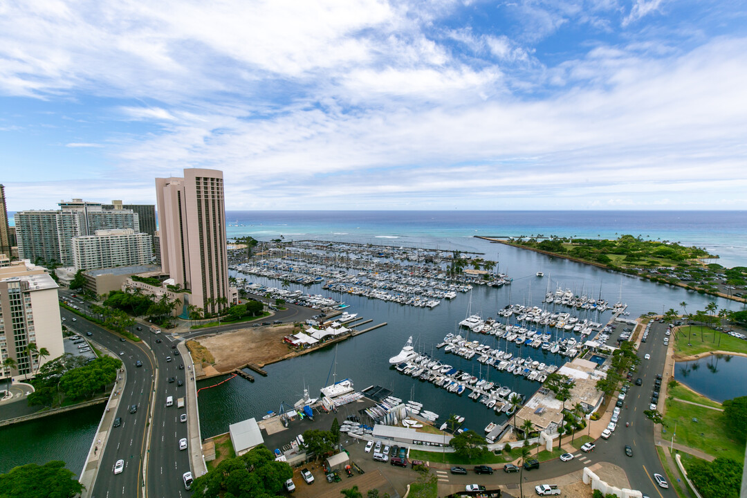 1600 Ala Moana Blvd, Unit 3204 in Honolulu, HI - Building Photo