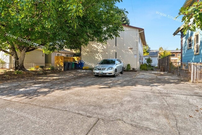 property at 7423-7427-7427 N Williams Ave