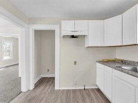 201 Alberti Ct in Akron, OH - Building Photo