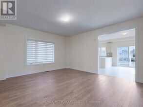 21 La Reine Ave in Richmond Hill, ON - Building Photo - Building Photo