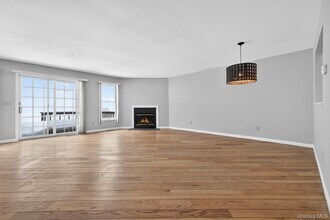 2003 Regent Dr in Mt Kisco, NY - Building Photo - Building Photo