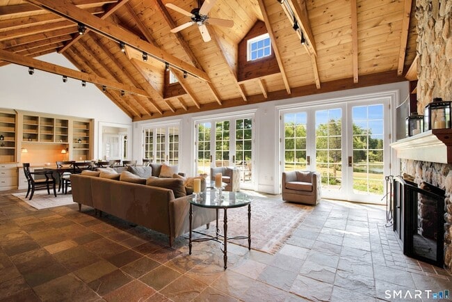 55 Bishop Ln in Avon, CT - Building Photo - Building Photo