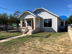 402 Corpus Christi St in Laredo, TX - Building Photo - Building Photo