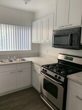 14711 Erwin St in Los Angeles, CA - Building Photo - Building Photo