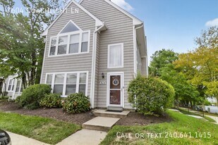 7604 Coachlight Ln in Ellicott City, MD - Building Photo