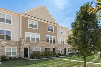 456 Autumn Ridge Cir in Pickerington, OH - Foto de edificio - Building Photo