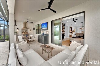 20240 Napa Loop in Estero, FL - Foto de edificio - Building Photo