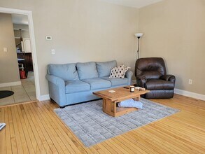 15 Jay St, Unit 1 in Cambridge, MA - Foto de edificio - Building Photo