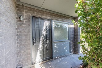 1722 E Ocotillo Rd-Unit -4 in Phoenix, AZ - Foto de edificio - Building Photo