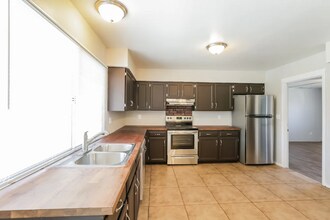 4027 E Alta Vista Rd in Phoenix, AZ - Foto de edificio - Building Photo