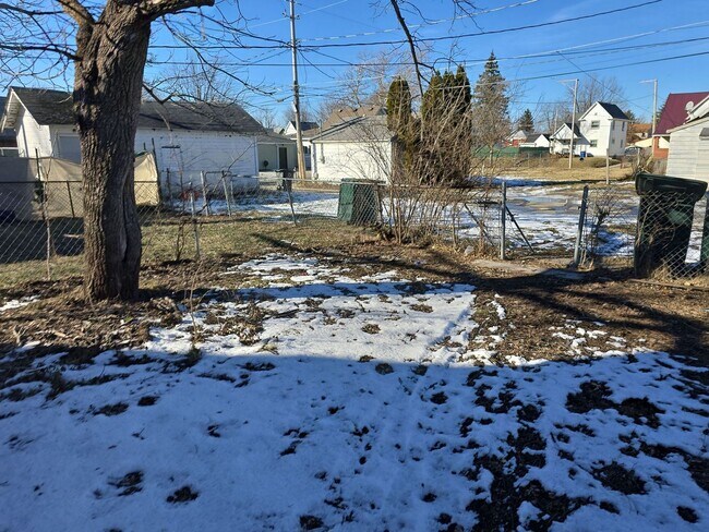 320 E 9th St in Muncie, IN - Foto de edificio - Building Photo