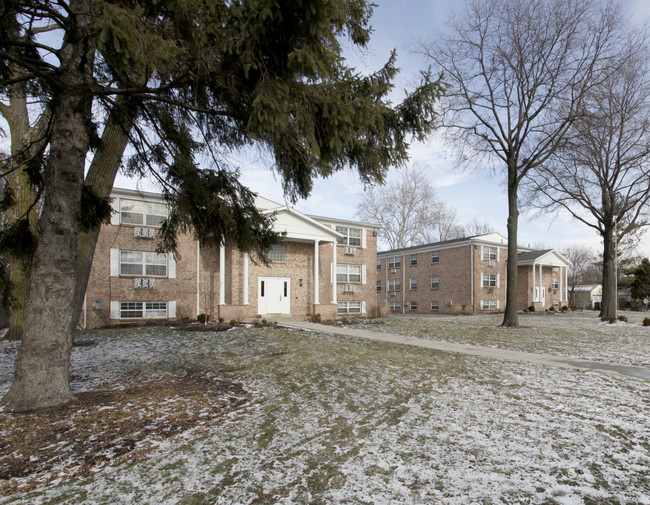 Broadway Court Apartments in Columbus, OH - Foto de edificio - Building Photo