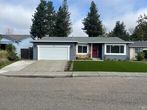 104 Rene Dr in Petaluma, CA - Building Photo - Building Photo