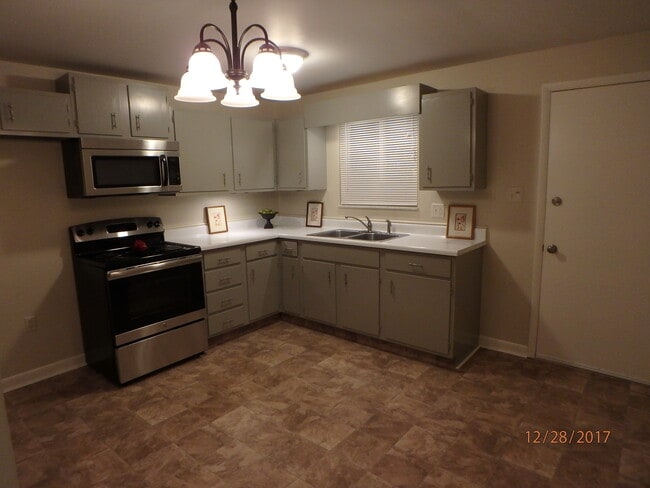 49 Gloria Ave, Unit 49 Gloria Ave