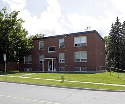 18 Eccles St in Barrie, ON - Building Photo