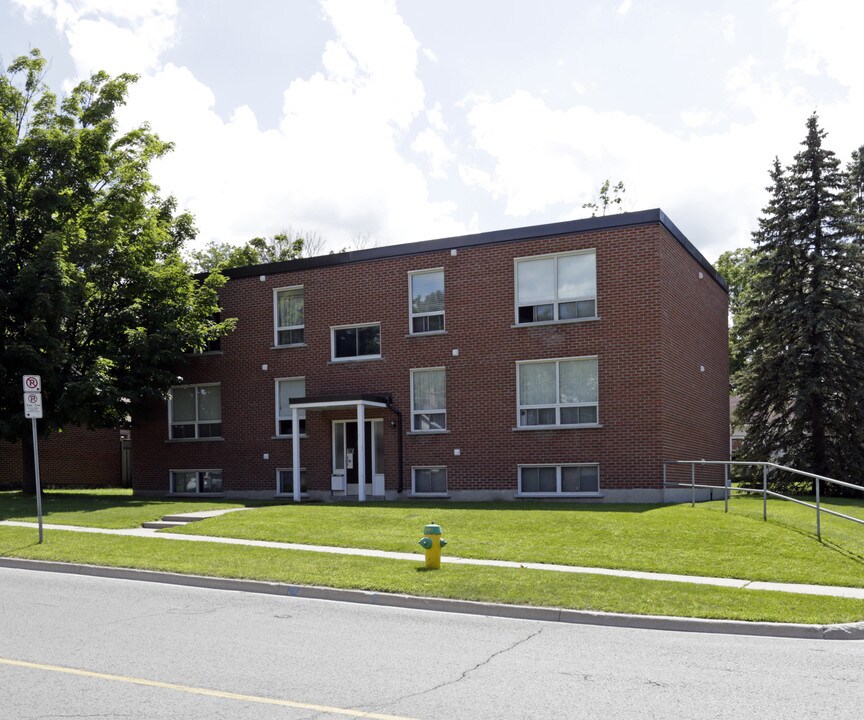 18 Eccles St in Barrie, ON - Building Photo