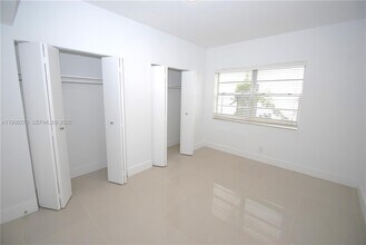 1559 Meridian Ave in Miami Beach, FL - Building Photo - Building Photo